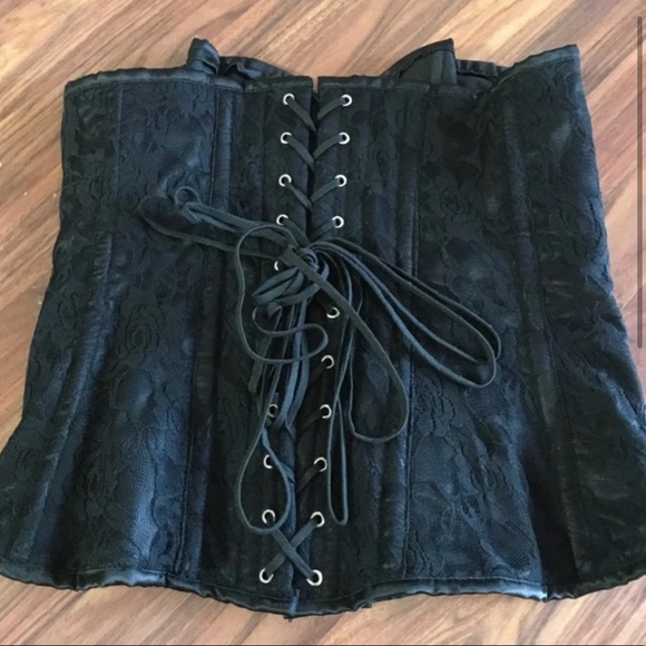Black lace corset - Picture 2 of 6